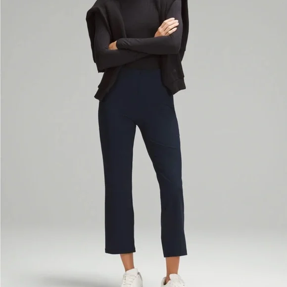 Smooth Fit Pull-On High-Rise Cropped Pant in True Navy Size 6 - Picture 2 of 9